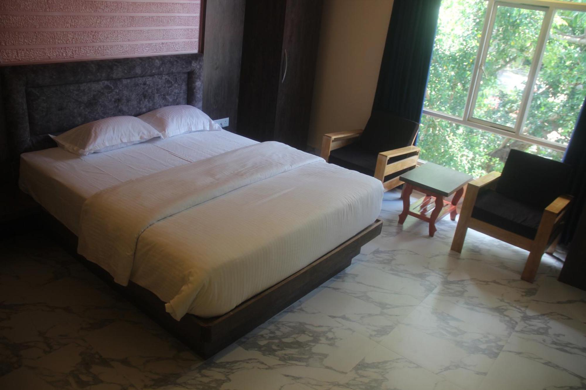 Hotel Serene Palace 布莱尔港 外观 照片