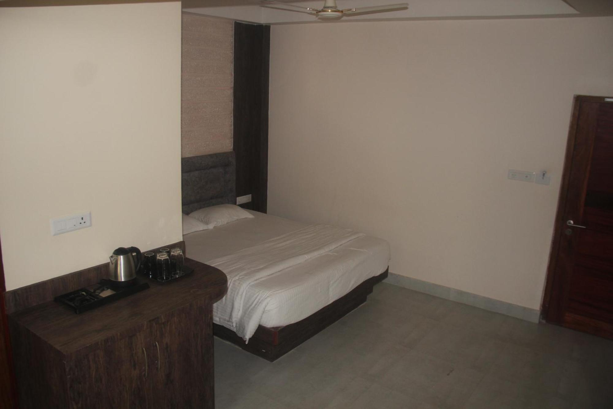 Hotel Serene Palace 布莱尔港 外观 照片