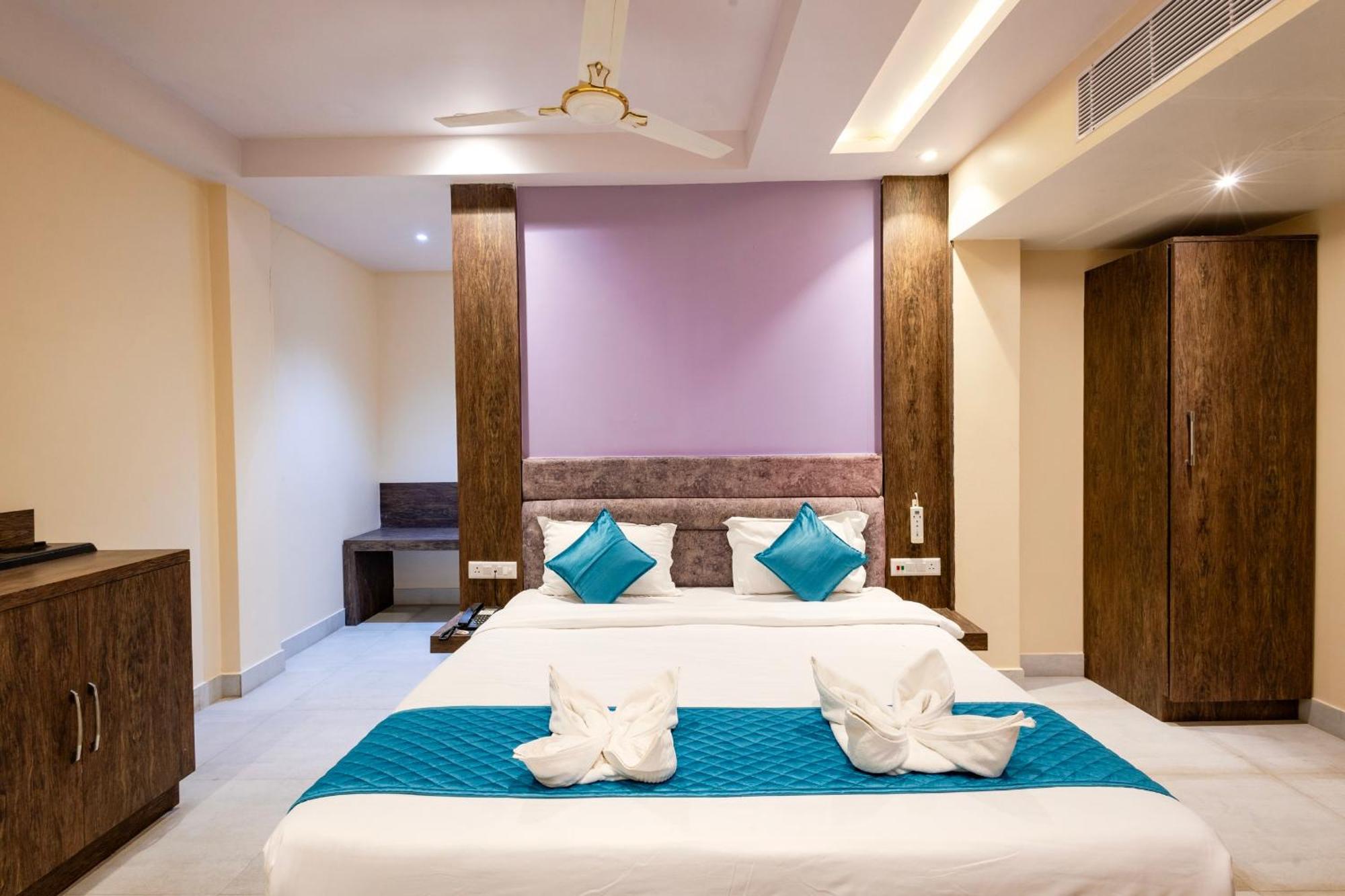 Hotel Serene Palace 布莱尔港 外观 照片
