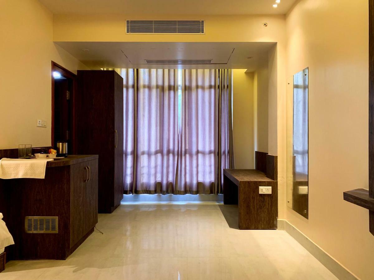 Hotel Serene Palace 布莱尔港 外观 照片