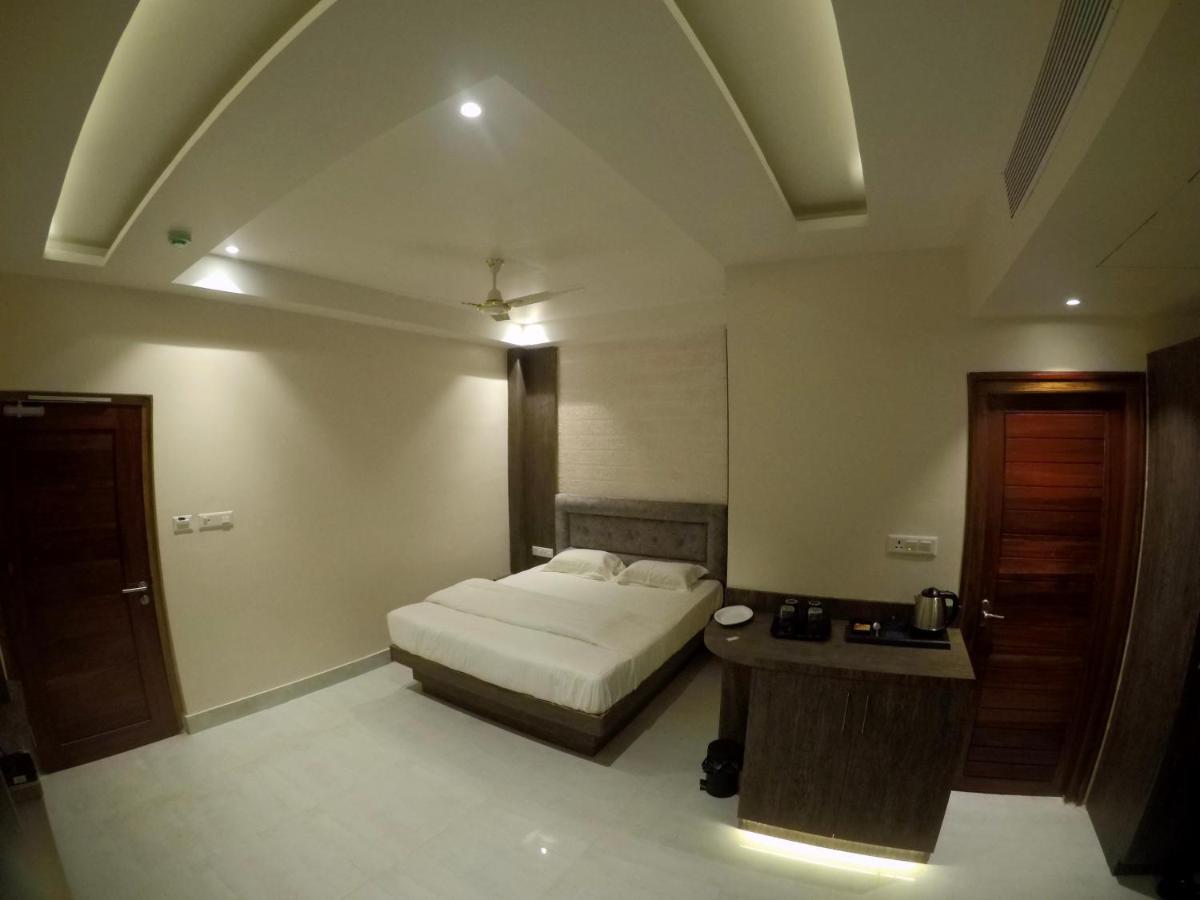 Hotel Serene Palace 布莱尔港 外观 照片